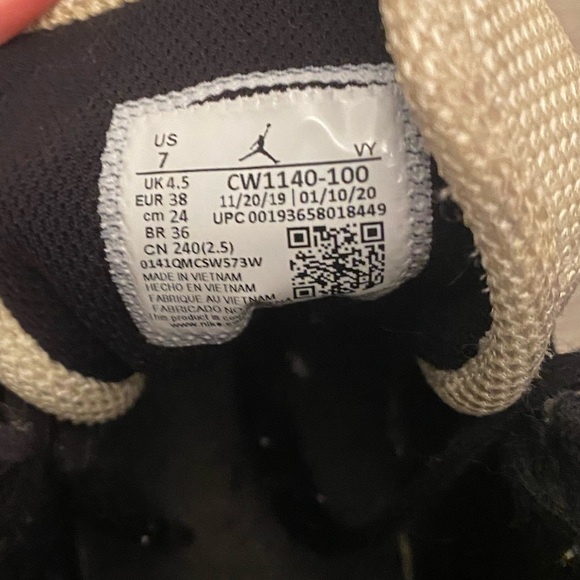 Jordan 1 mid Multi-Color - Picture 3 of 4